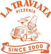 Logotipo de Pizzería La Traviata: un cocinero sonriente en un coche con una pizza